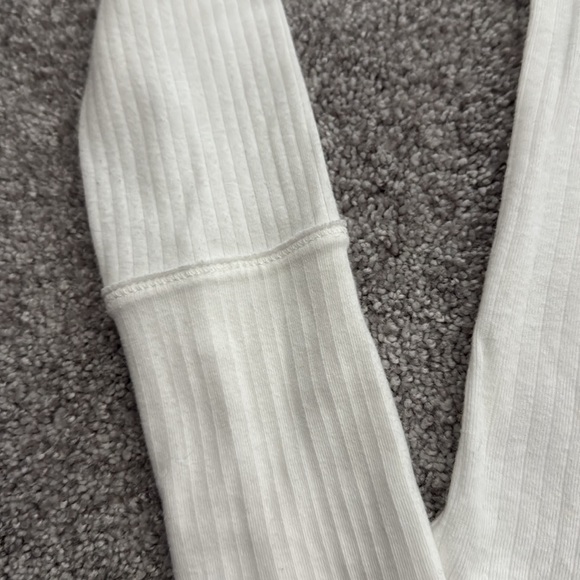 Free People V-Neck Ribbed long sleeve - Picture 3 of 3